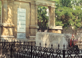 Отдых в Феодосии - могила Айвазовского