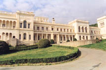 Белый ливадийский царский дворец Ялта Крым