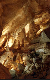 Огромные пустоты Мраморной пещеры Крым